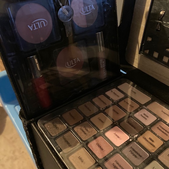 NWOT Ulta Beauty Makeup Box w/ Lock and Keys - Picture 3 of 5